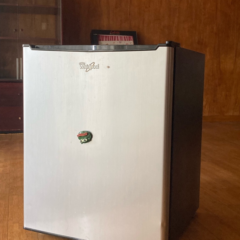 Whirlpool Mini Fridge - Picture 4 of 6